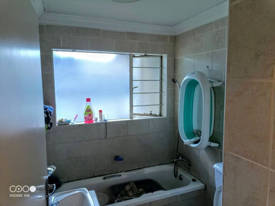4 Bedroom Property for Sale in Langenhovenpark Free State